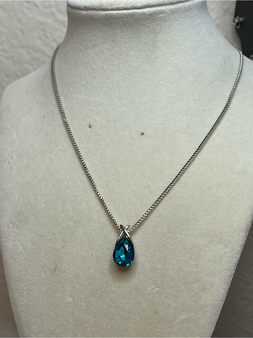 Blue crystal teardrop necklace silver tone 18-20”
